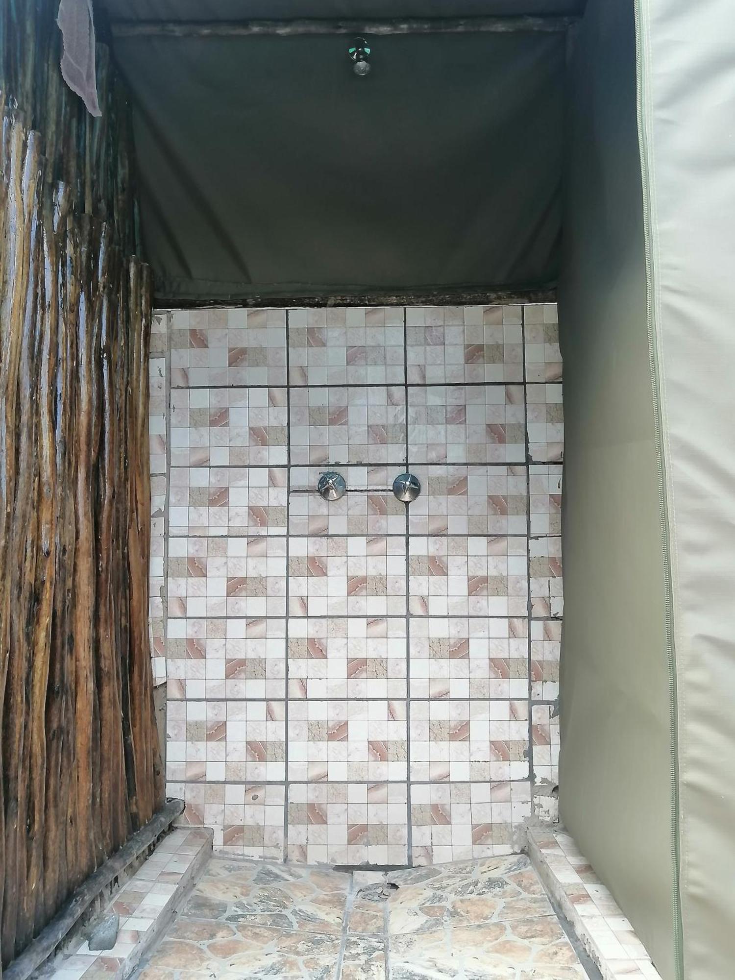 Looks Cottages Self Catering Apartments Kasane Exterior photo