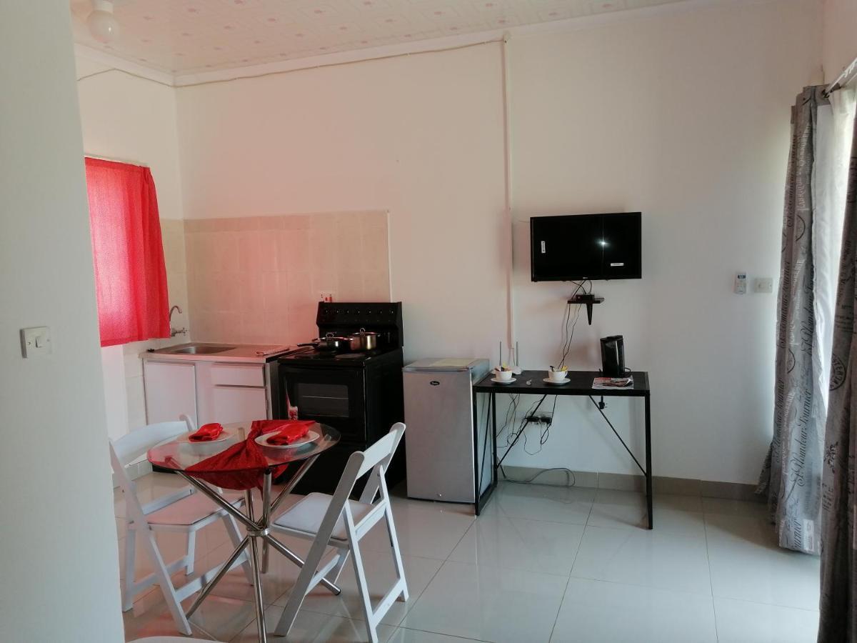 Looks Cottages Self Catering Apartments Kasane Exterior photo